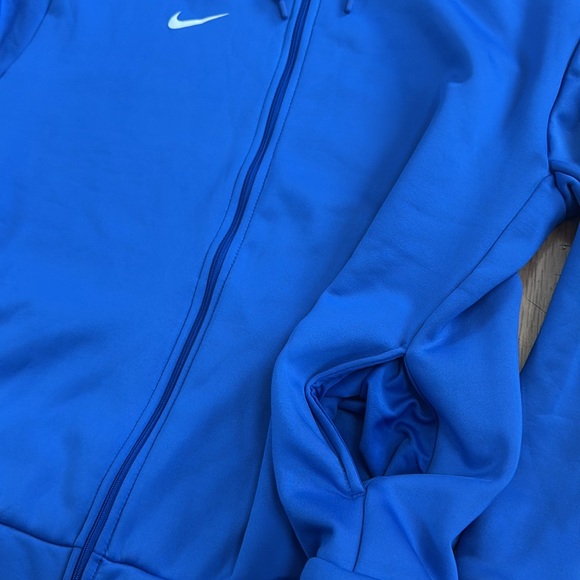 Nike Women's Therma Full-Zip Training Hoodie - Picture 7 of 12